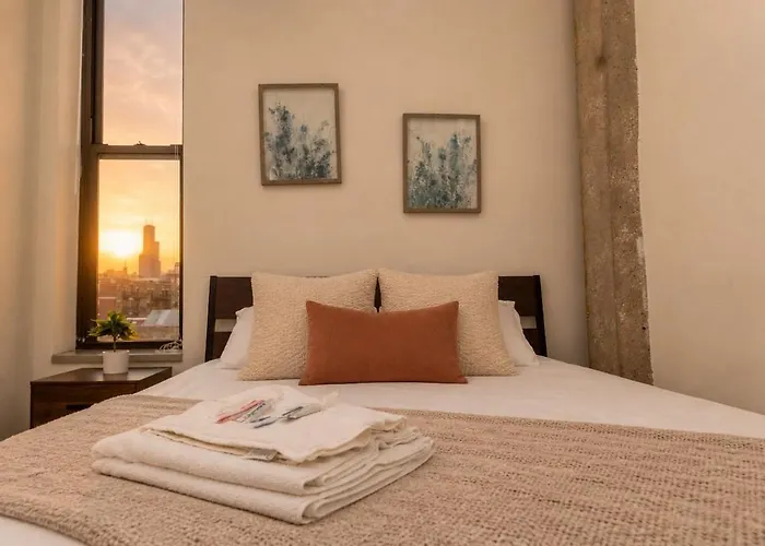 Family-friendly 3br Near Mccormick Place, Soldier Field & Shedd Aquarium, A Prime South Loop Spot Apartment