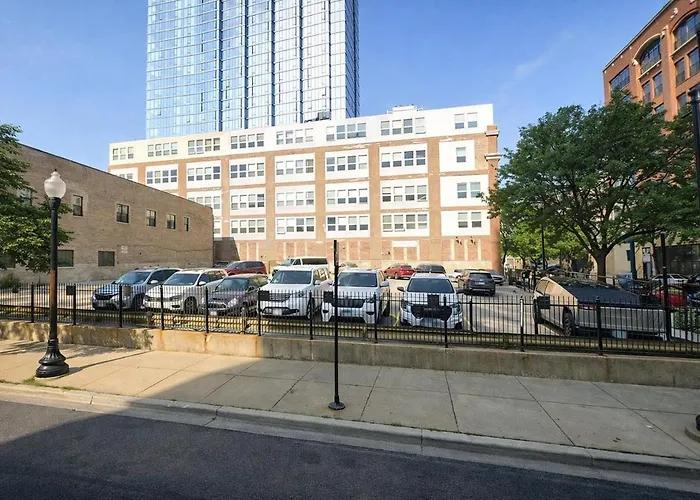 Family-friendly 3br Near Mccormick Place, Soldier Field & Shedd Aquarium, A Prime South Loop Spot
